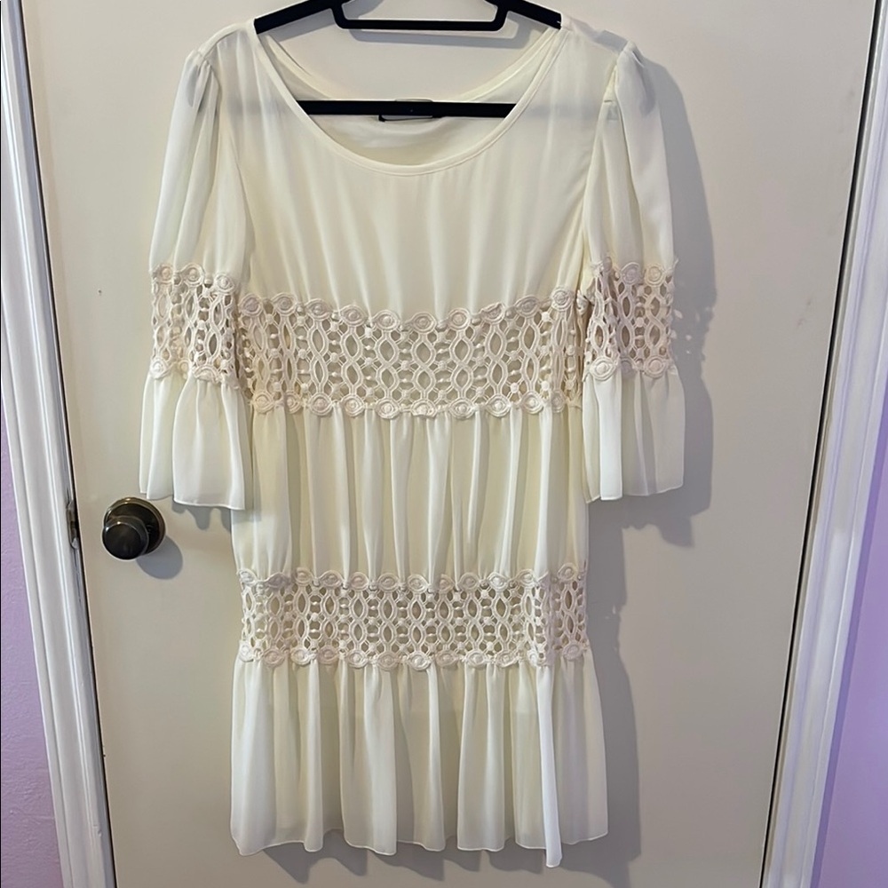 Elegant Cream Tunic with Lace Detailing